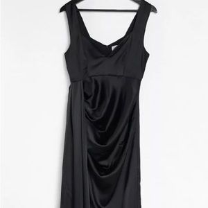 Asos Yaura sweetheart midaxi dress in black
New never worn with tags